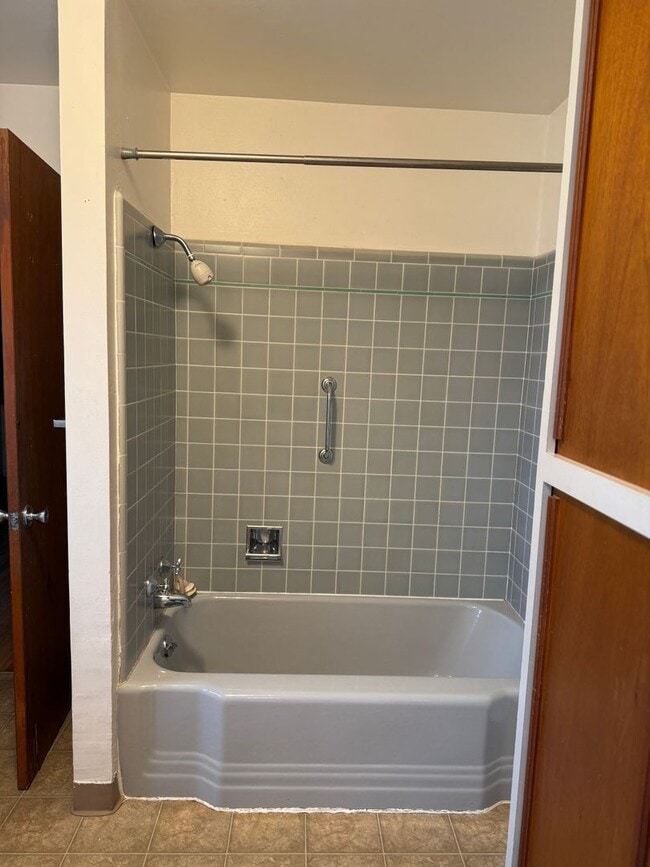 Building Photo - Charming 2-Bedroom Auburn Home with Beautiful Covered Patio!