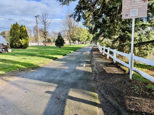 Building Photo - Modern Luxury Meets Small Town Charm in Your New Gladstone Home! Water,Sewer, PGE & NW Natural in...