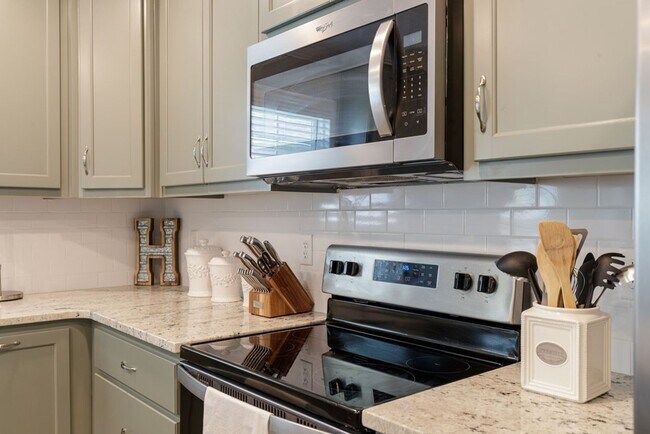 Building Photo - Contemporary 4BR/2BA Home with 2-Car Garage, Spacious Yard, and Close Proximity to Moody Air Forc...