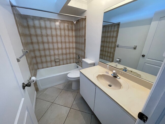 Building Photo - ANNUAL RENTAL - 2 + DEN / 2 BATH VILLA AT ...