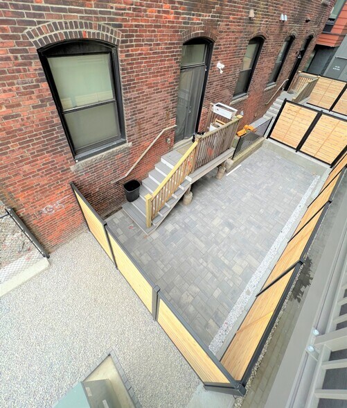 Building Photo - 10 New St