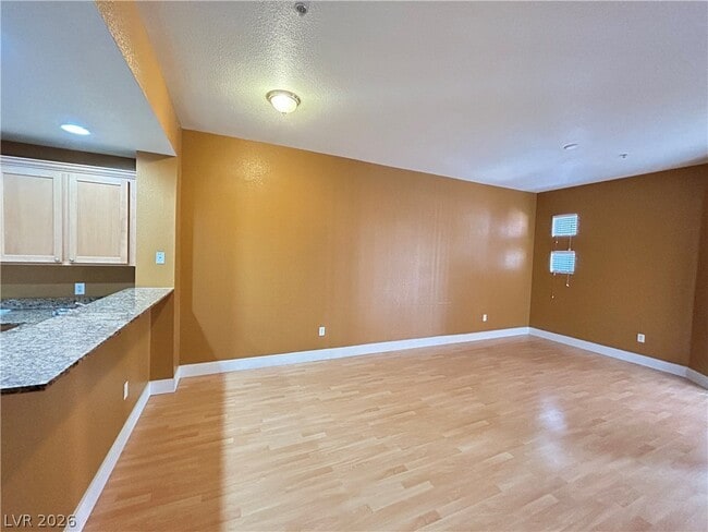 Building Photo - 35 E Agate Ave