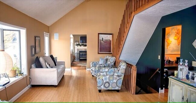 Building Photo - Epic Retreat! Fully Furnished Fall/Winter ...