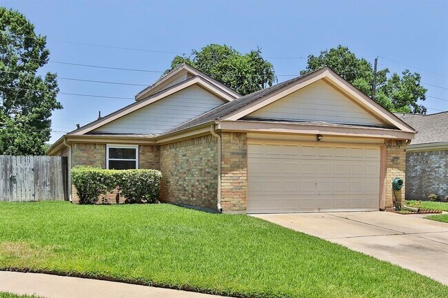 Building Photo - 2007 Highland Hills Dr