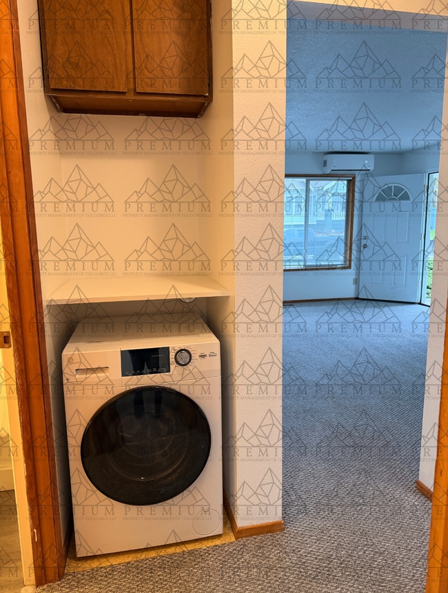 Building Photo - 9th St Triplex