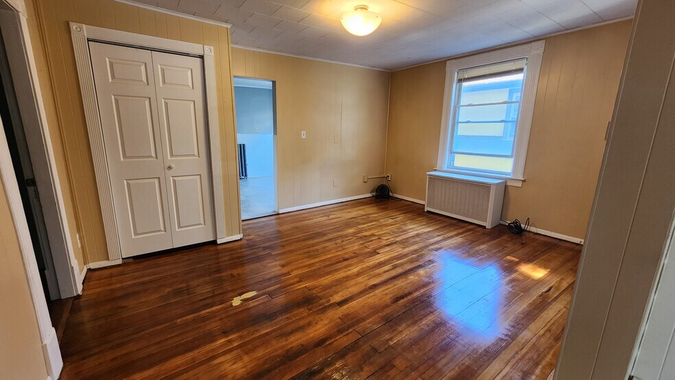 Building Photo - 26 Pleasant St