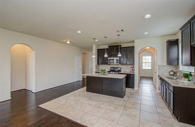 Building Photo - 12319 Gatewood Dr