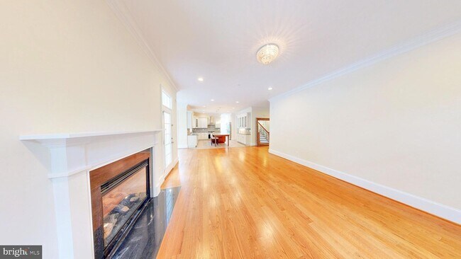 Building Photo - 6403 Earlham Dr