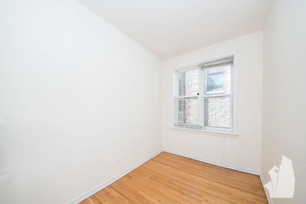 Building Photo - 914 W Dakin St