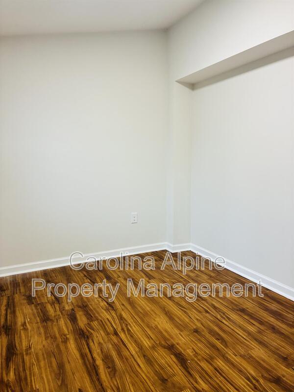 Building Photo - 506 Clegg St