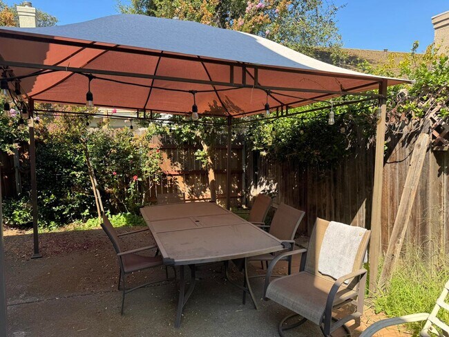 Building Photo - Home for Rent in Carmichael, CA