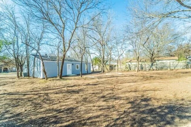 Building Photo - 710 N Rusk St