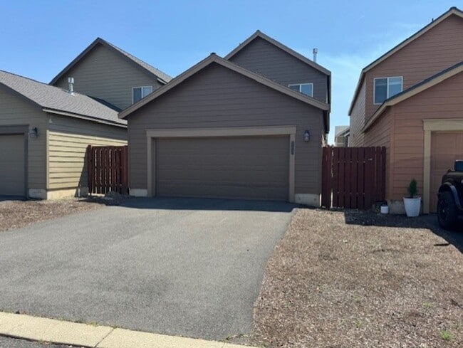 Building Photo - MOVE IN SPECIAL $500 OFF FIRST MONTH RENT ...