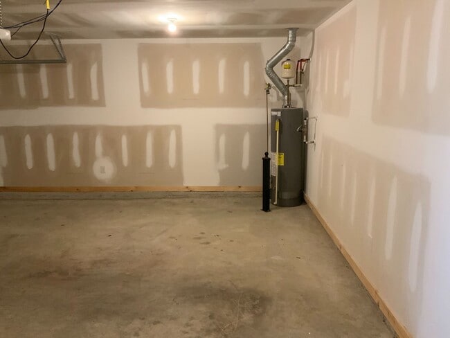 Building Photo - Chelsea Reserve  4 BR / 2.5 Ba / 2 family Room / 2 stories