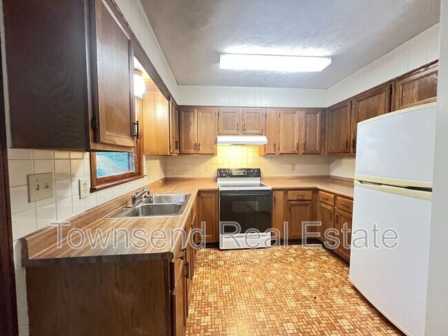 Building Photo - 1405 Briarcliff Dr