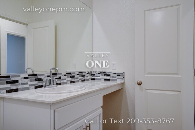 Building Photo - 644 Cheshire Dr