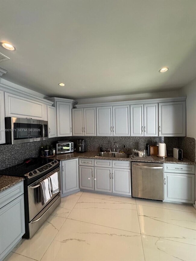 Building Photo - 230 Cranwood Dr