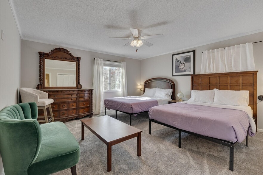 Building Photo - 1016 Shalimar Dr