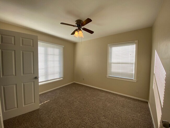 Building Photo - Action Properties RES Inc offering- Central Roseville - 2 Bed, 1 Bath - Separate Living and Famil...