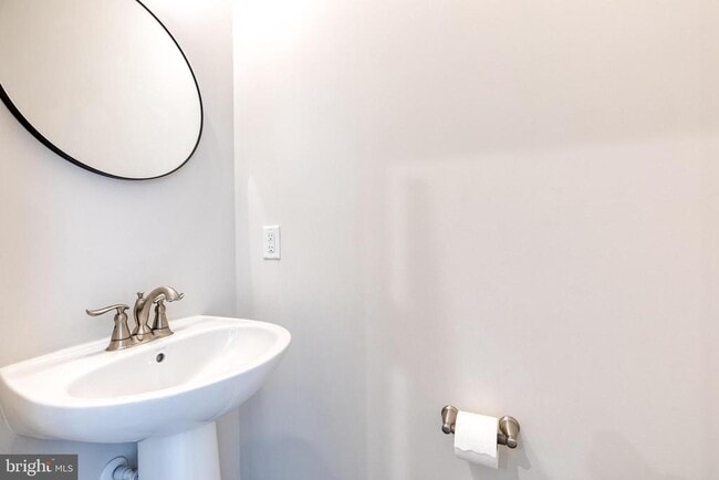 Building Photo - 1438 Strahorn Rd