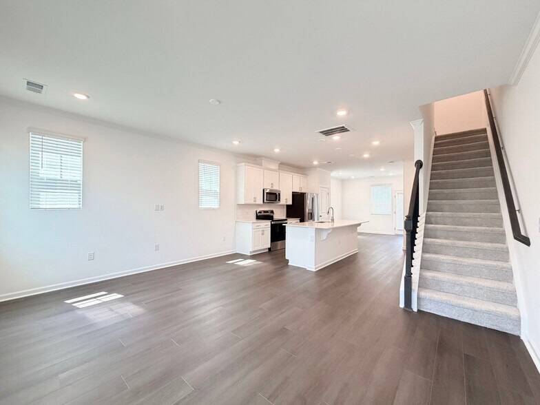 Building Photo - 3611 Elm Grove Ln