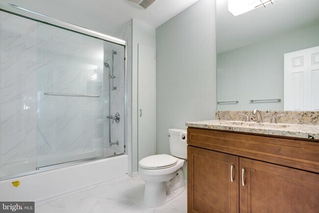Building Photo - 1646 Montmorency Dr
