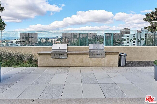 Building Photo - 889 Francisco St