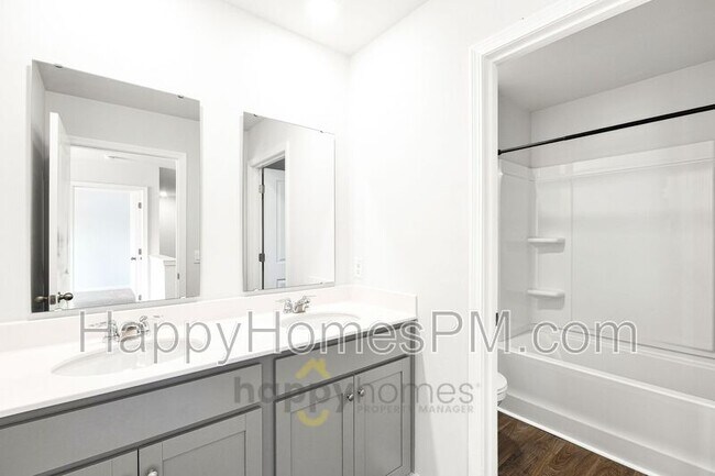 Building Photo - 644 Ladywood Dr