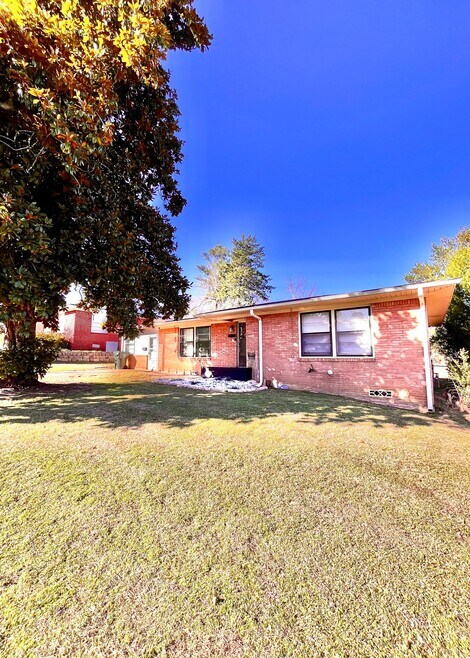 Building Photo - 1422 Marian St