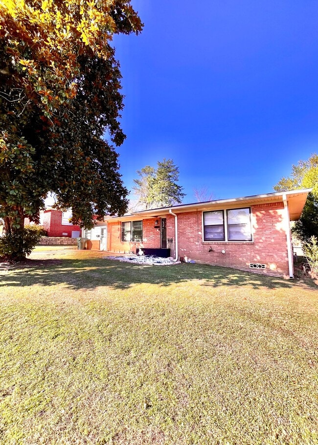Building Photo - 1422 Marian St