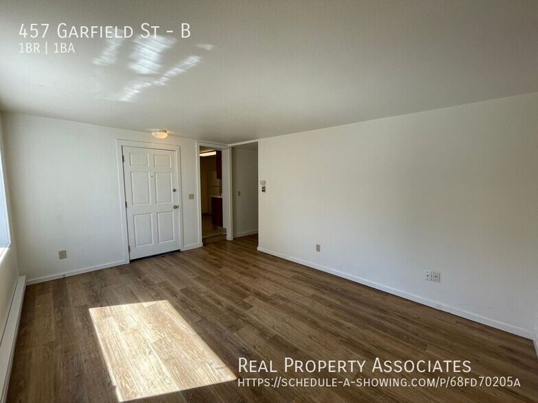 Building Photo - 457 Garfield St