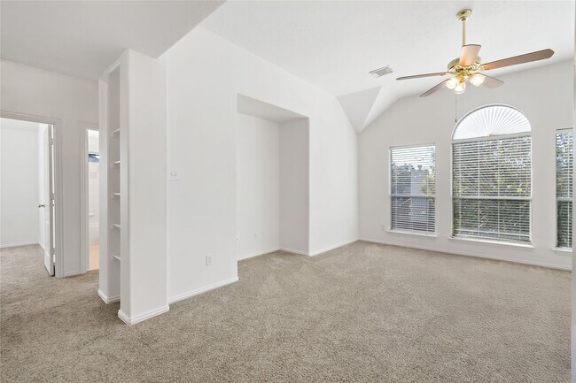 Building Photo - 3326 Lakeway Ln