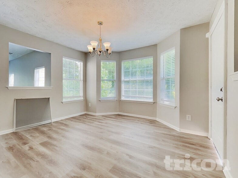 Building Photo - 1621 Smithson Dr