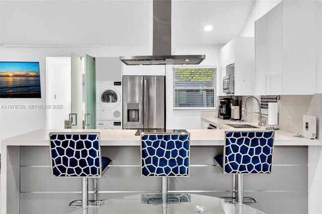 Building Photo - 394 SE 5th Ave