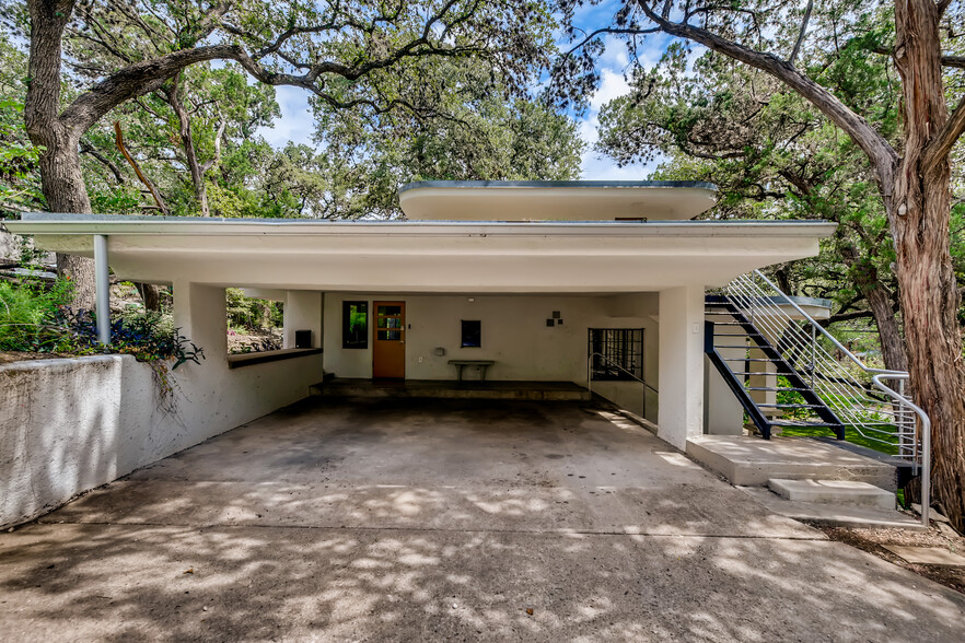 Building Photo - 806 Bouldin Ave