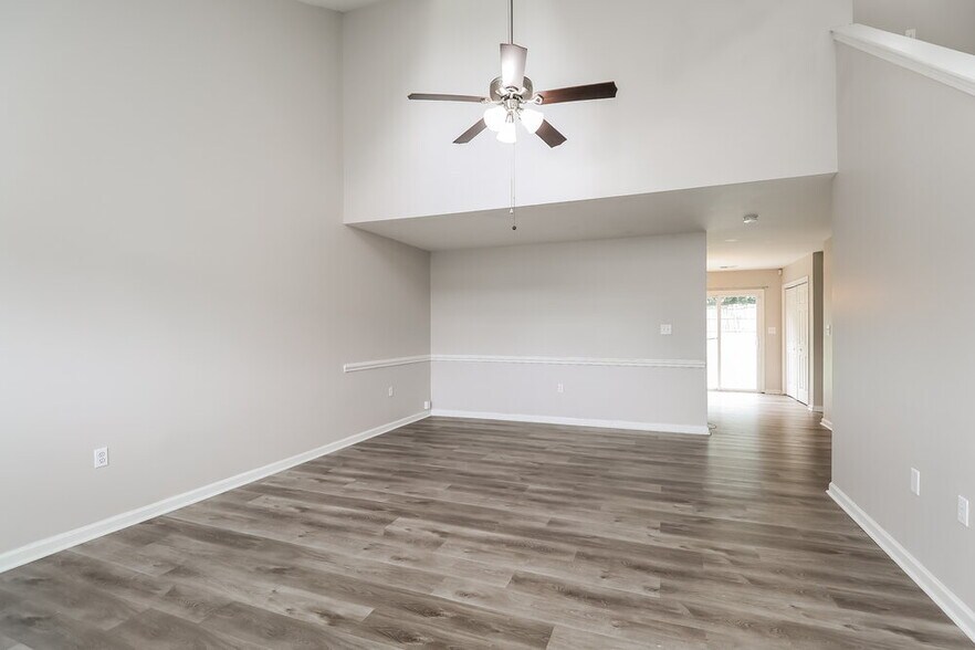 Building Photo - 814 Oakshire Cir