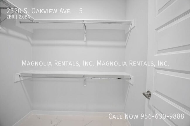 Building Photo - 2320 S Oakview Dr