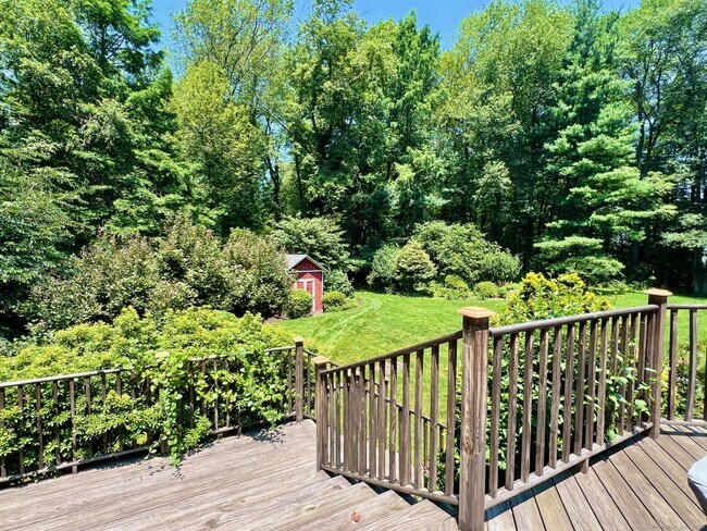 Building Photo - 326 Ponus Ridge Rd