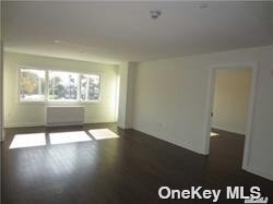 Building Photo - 433 Main St