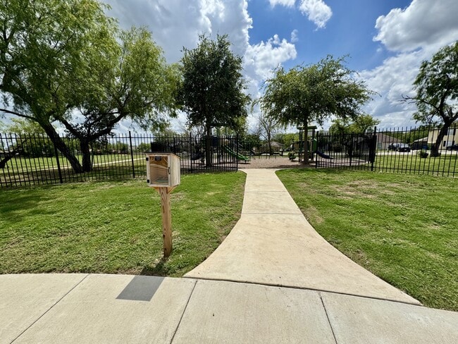 Building Photo - 5539 Pearl Valley