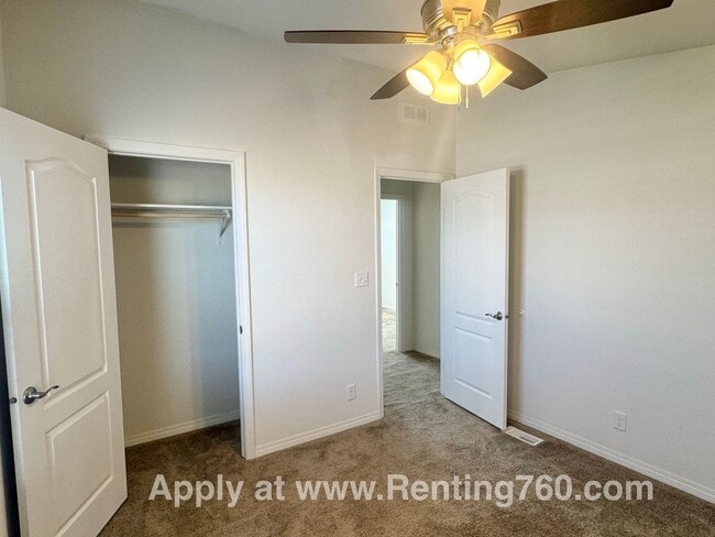 Building Photo - Huge 4 Bedroom Home!!