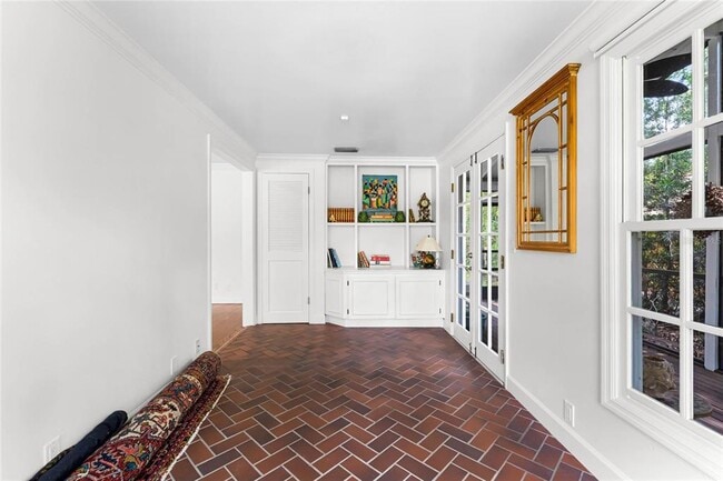 Building Photo - 220 Overlook Rd