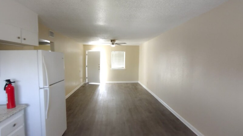 Building Photo - 905 N Main St