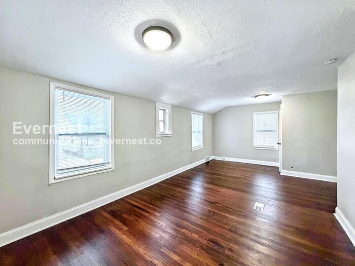 Building Photo - 2032 Kendall St