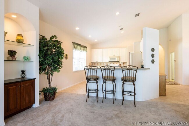 Building Photo - 2096 NW Marsh Rabbit Ln