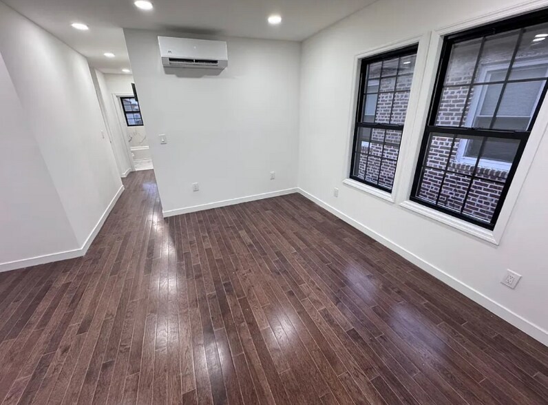 Building Photo - 87 E 37th St