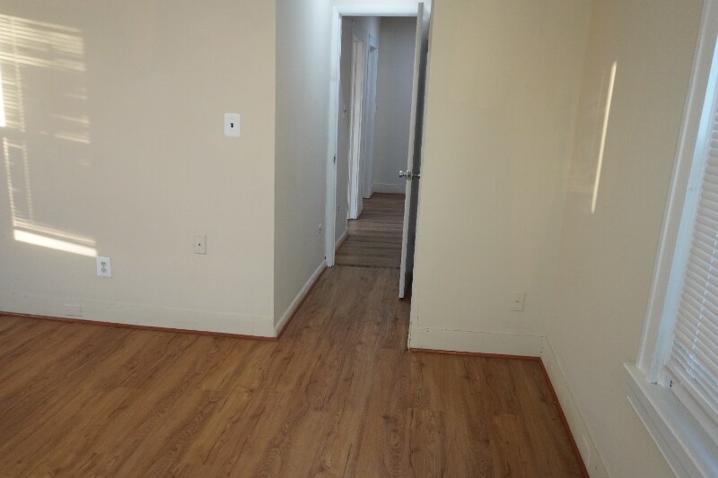 Building Photo - 217 Center St