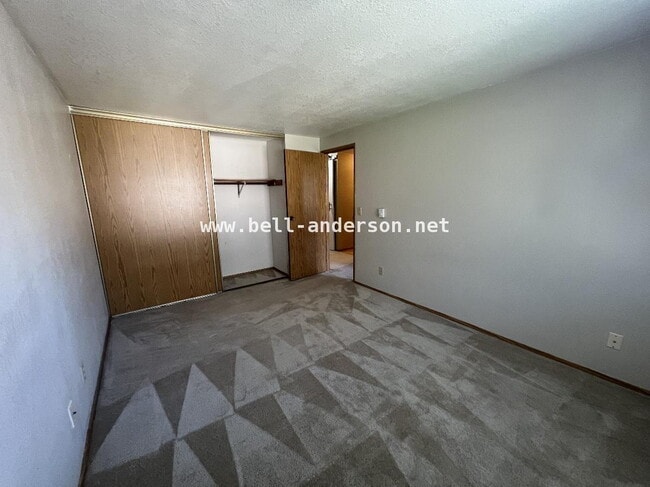 Building Photo - Renton Condo Unit Available!