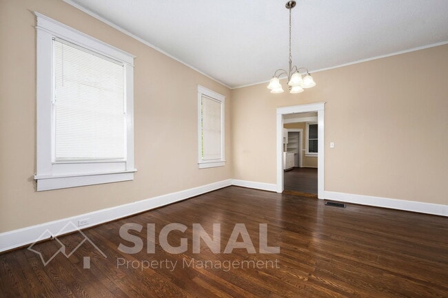 Building Photo - 512 1st St N