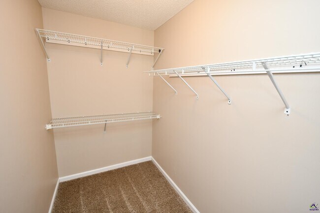 Building Photo - 107 Dorothy Ct